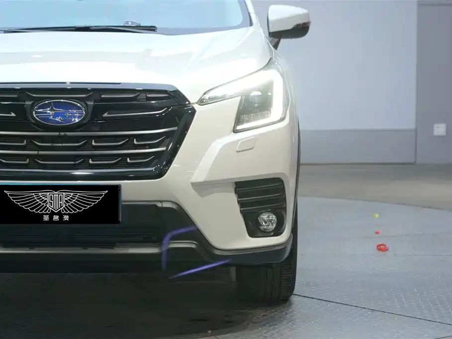 Forester 2.5 i AWD Distinguished EyeSight