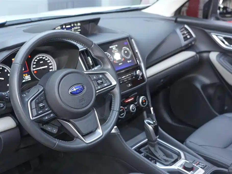 Forester 2.5 i AWD Distinguished EyeSight
