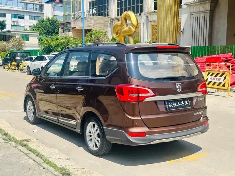 Baojun 730 1.5 L Manual Comfort 7-seat CN-V