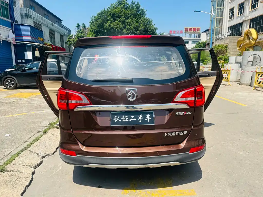 Baojun 730 1.5 L Manual Comfort 7-seat CN-V