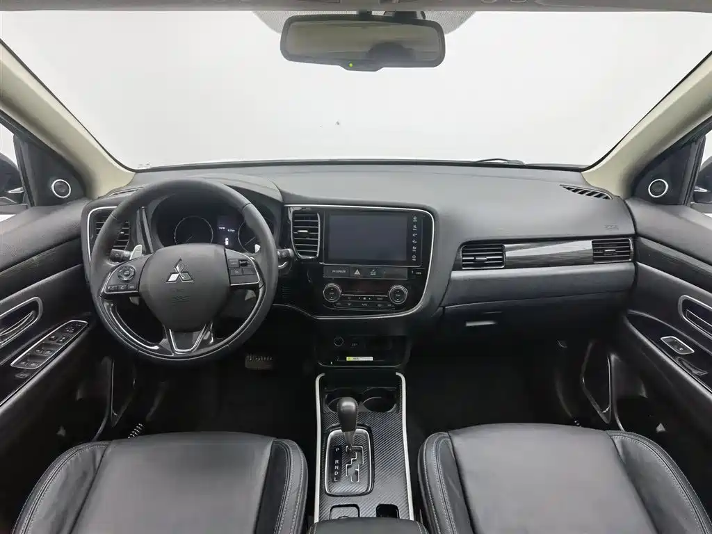 Outlander 2.4 L 4 WD Enjoyment 5-seat CN-VI