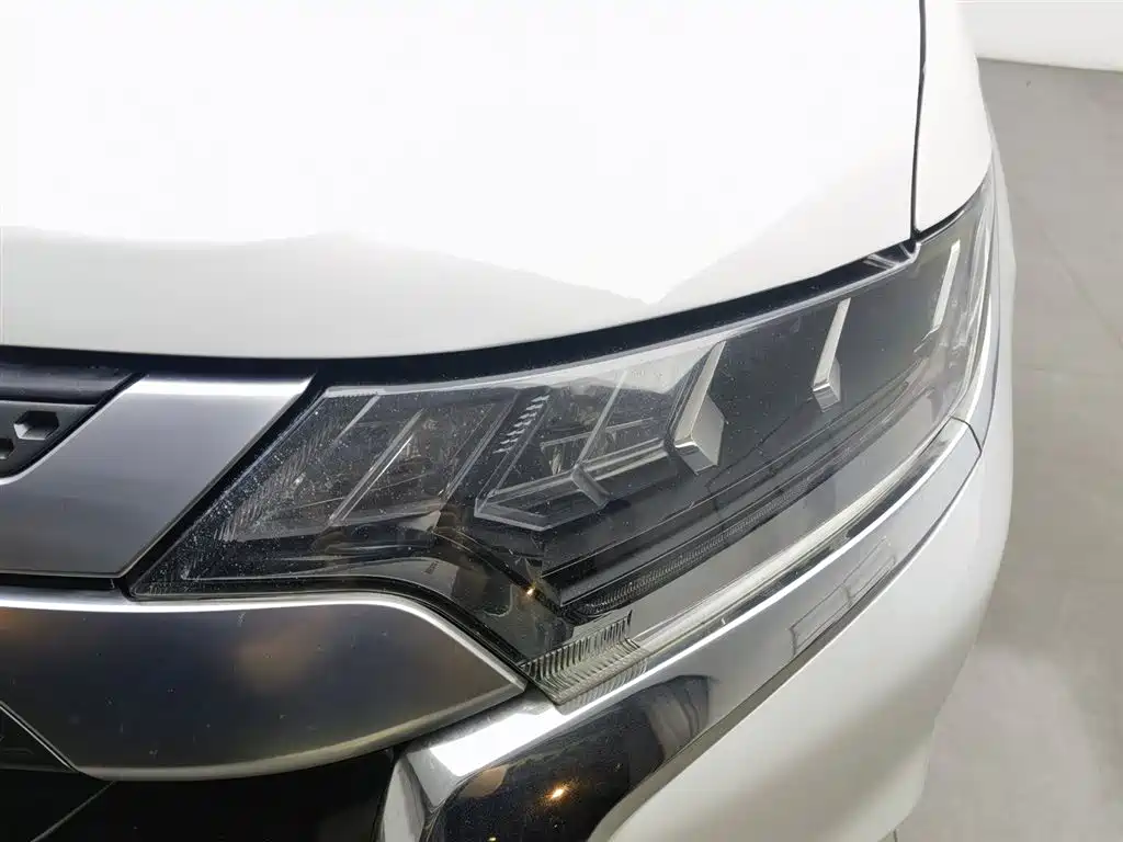 Outlander 2.4 L 4 WD Enjoyment 5-seat CN-VI