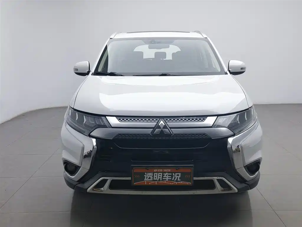Outlander 2.4 L 4 WD Enjoyment 5-seat CN-VI