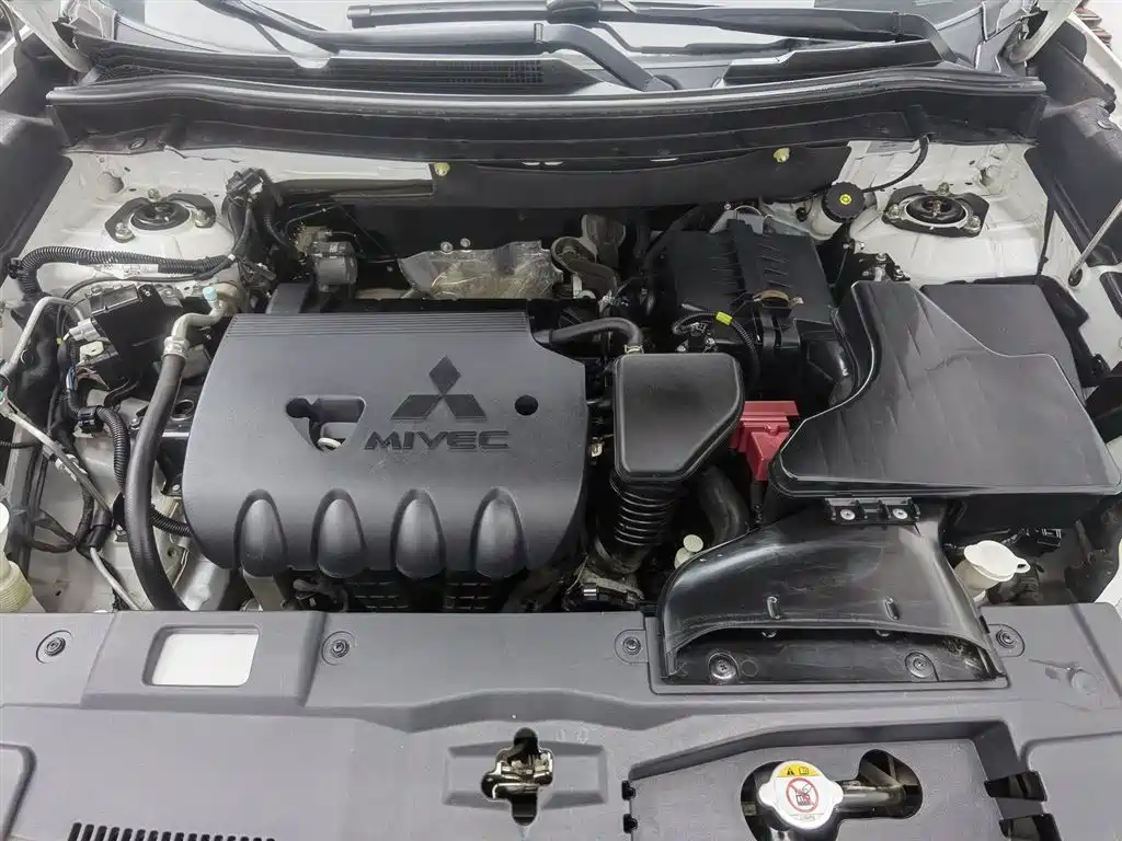 Outlander 2.4 L 4 WD Enjoyment 5-seat CN-VI