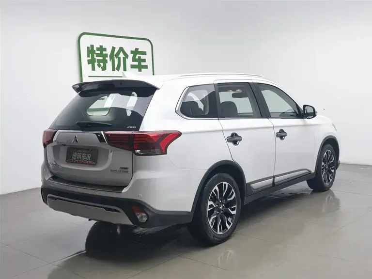 Mitsubishi Outlander 2.4 L 4 WD Enjoyment 5-seat CN-VI