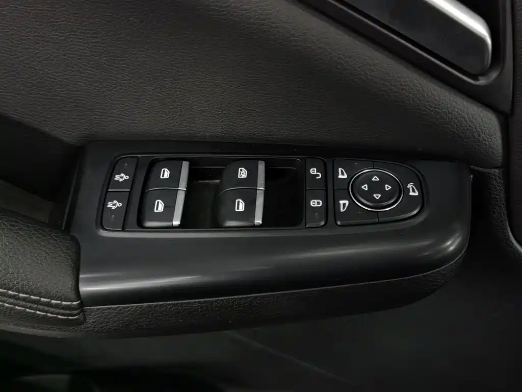 Tang 2.0 T Auto Connected Distinguished 7-seat CN-V