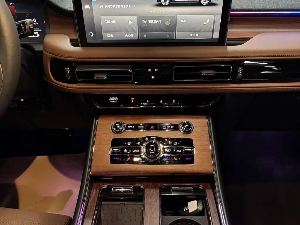 Aviator 3.0 T V6 4 WD Graceful