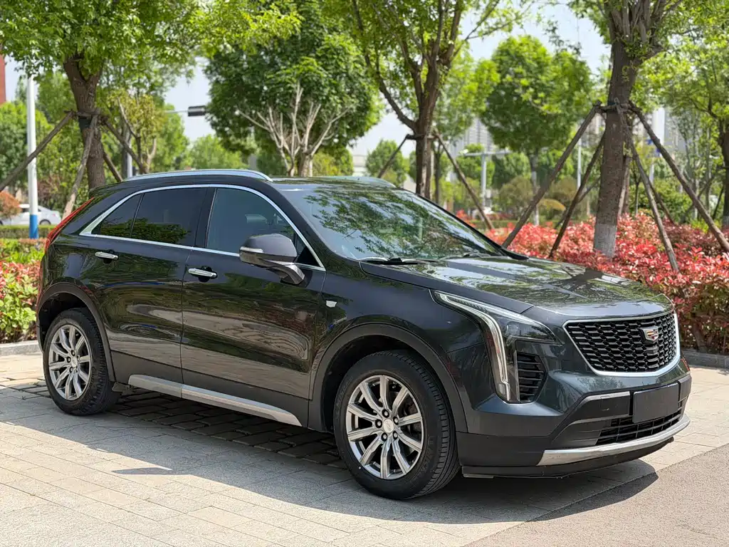 Cadillac XT4 28 T 2 WD Leading