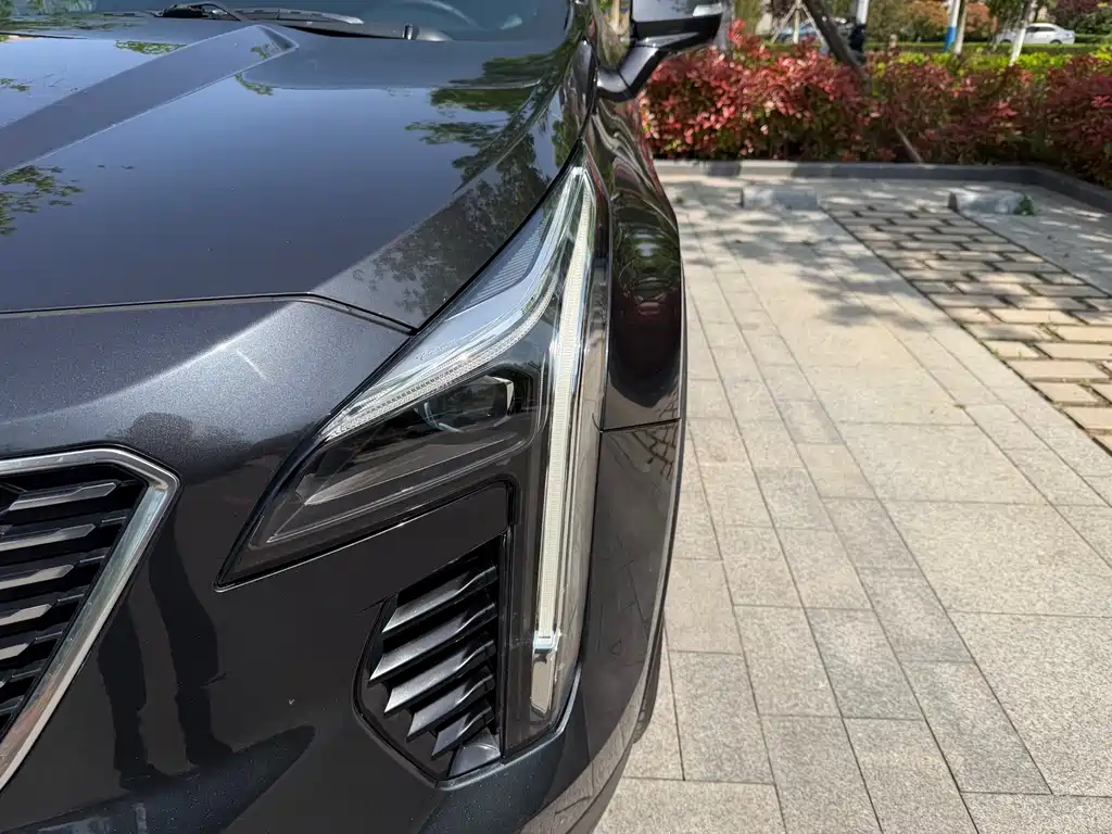 Cadillac XT4 28 T 2 WD Leading