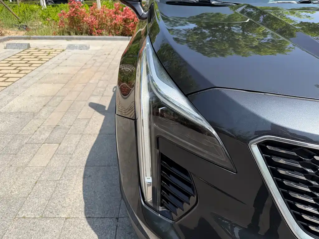 Cadillac XT4 28 T 2 WD Leading