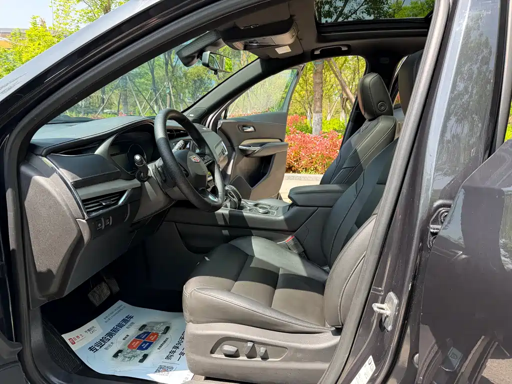 Cadillac XT4 28 T 2 WD Leading
