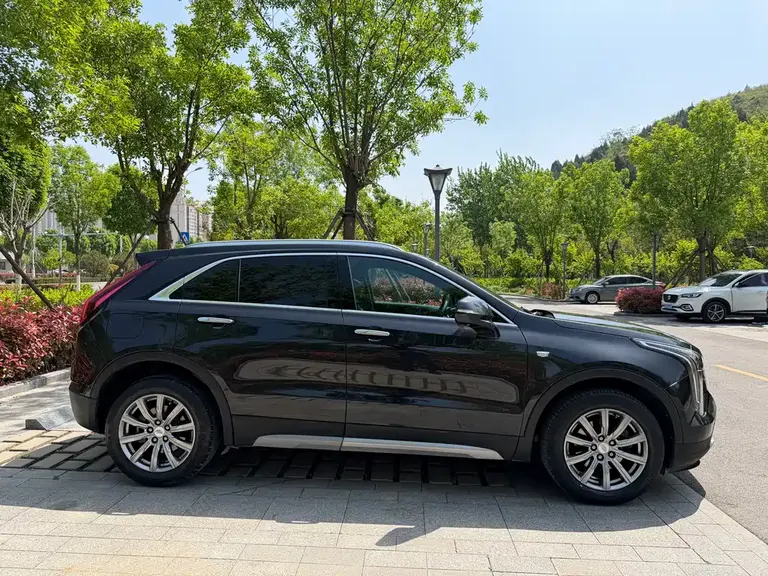 Cadillac XT4 28 T 2 WD Leading