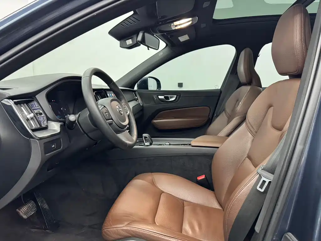 Volvo XC60 B5 4 WD Smart Ease Luxury