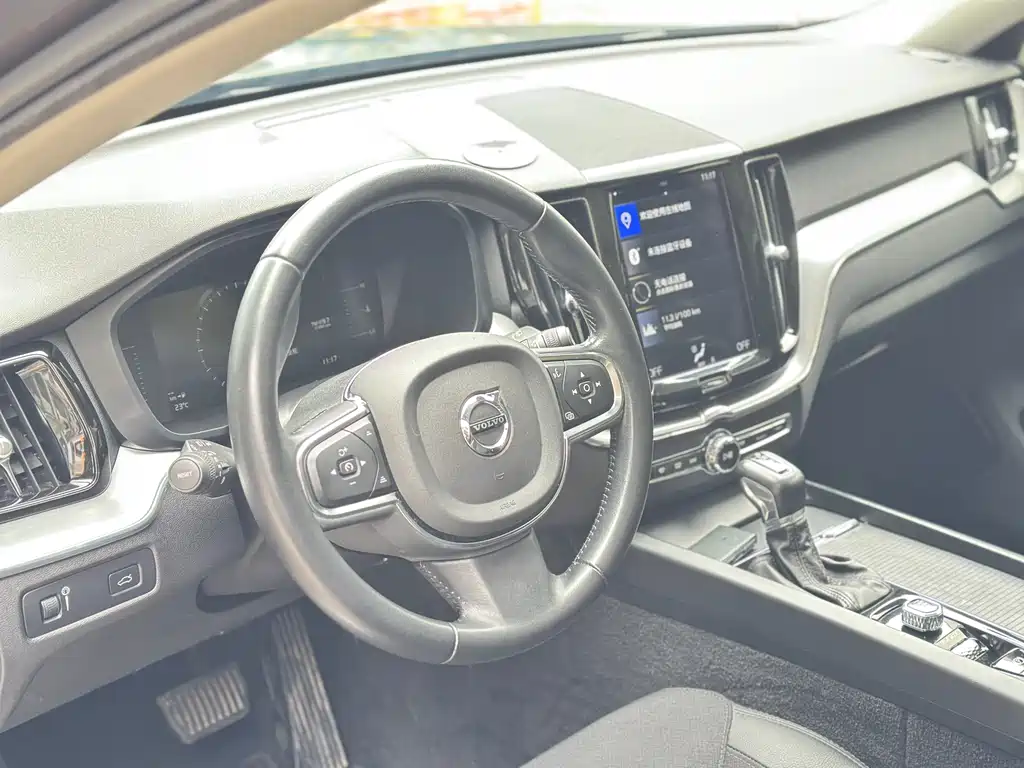 Volvo XC60 沃尔沃XC60 2020款 T4 智行豪华版