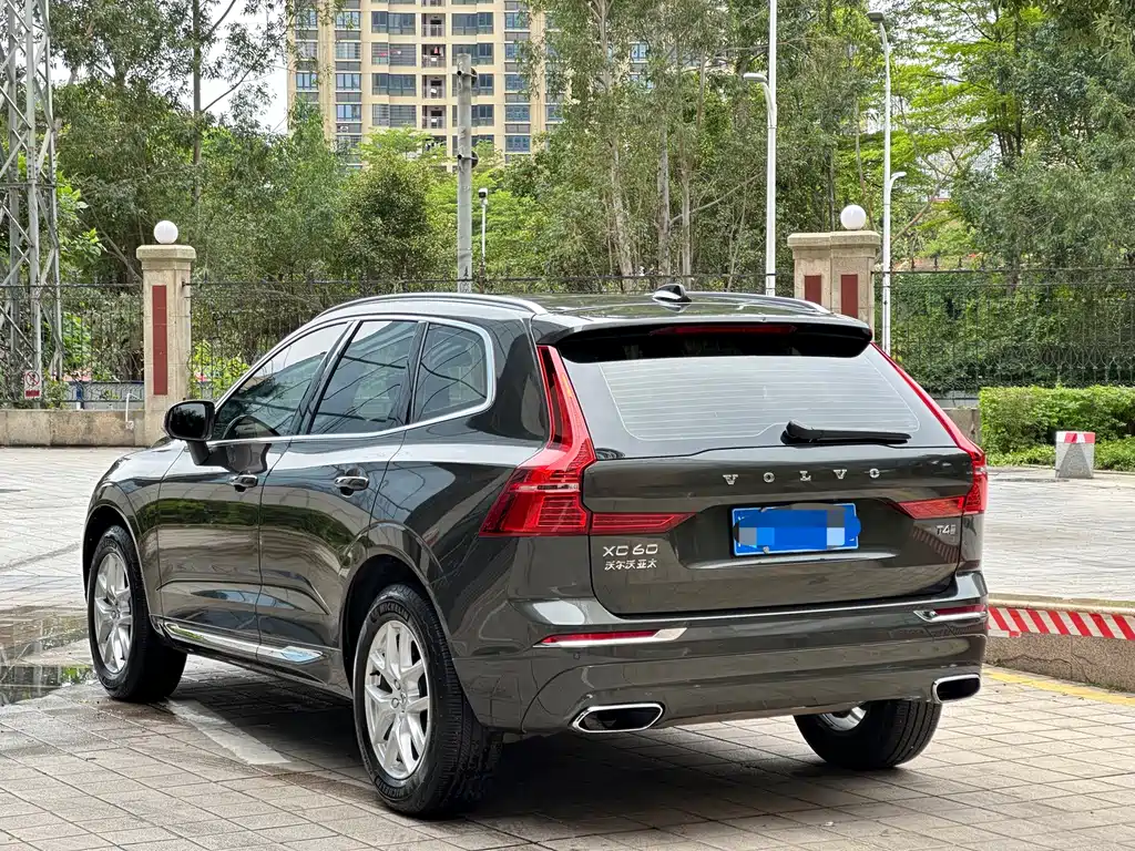 Volvo XC60 沃尔沃XC60 2020款 T4 智行豪华版