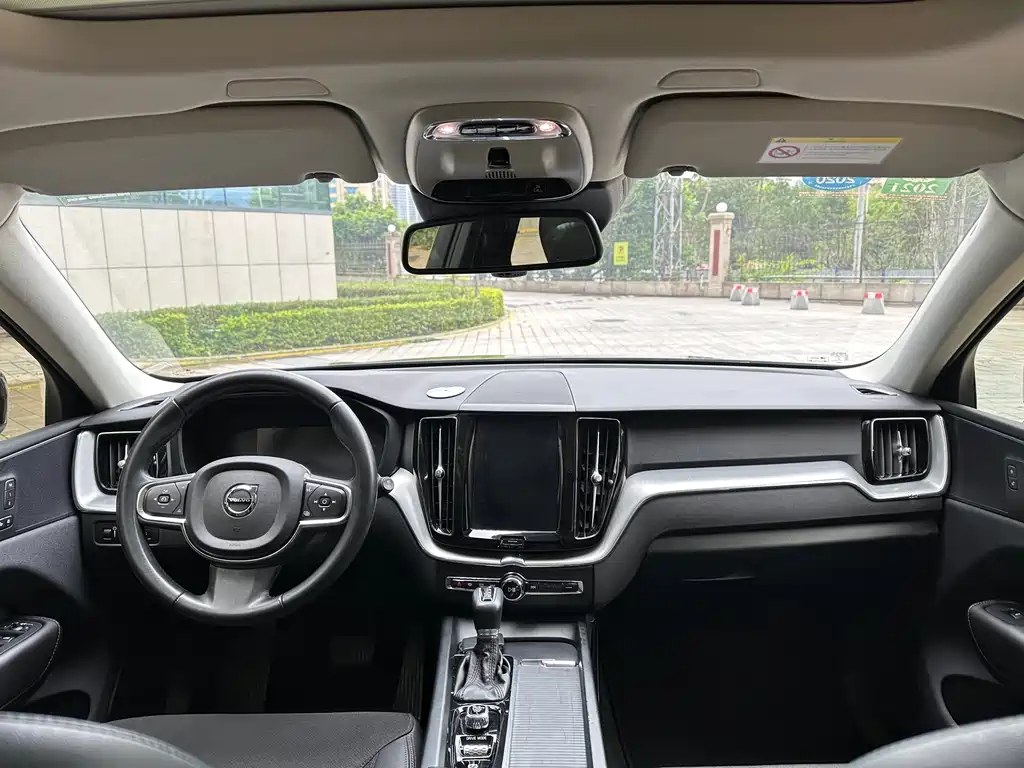 Volvo XC60 沃尔沃XC60 2020款 T4 智行豪华版