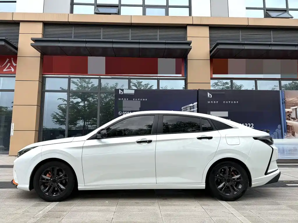 Yixuan 1.5 L Auto Glory