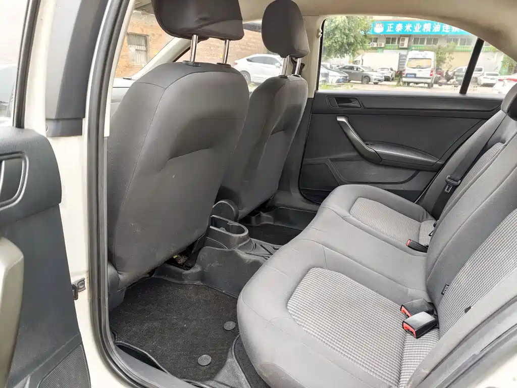 Santana 1.6 L Auto Style