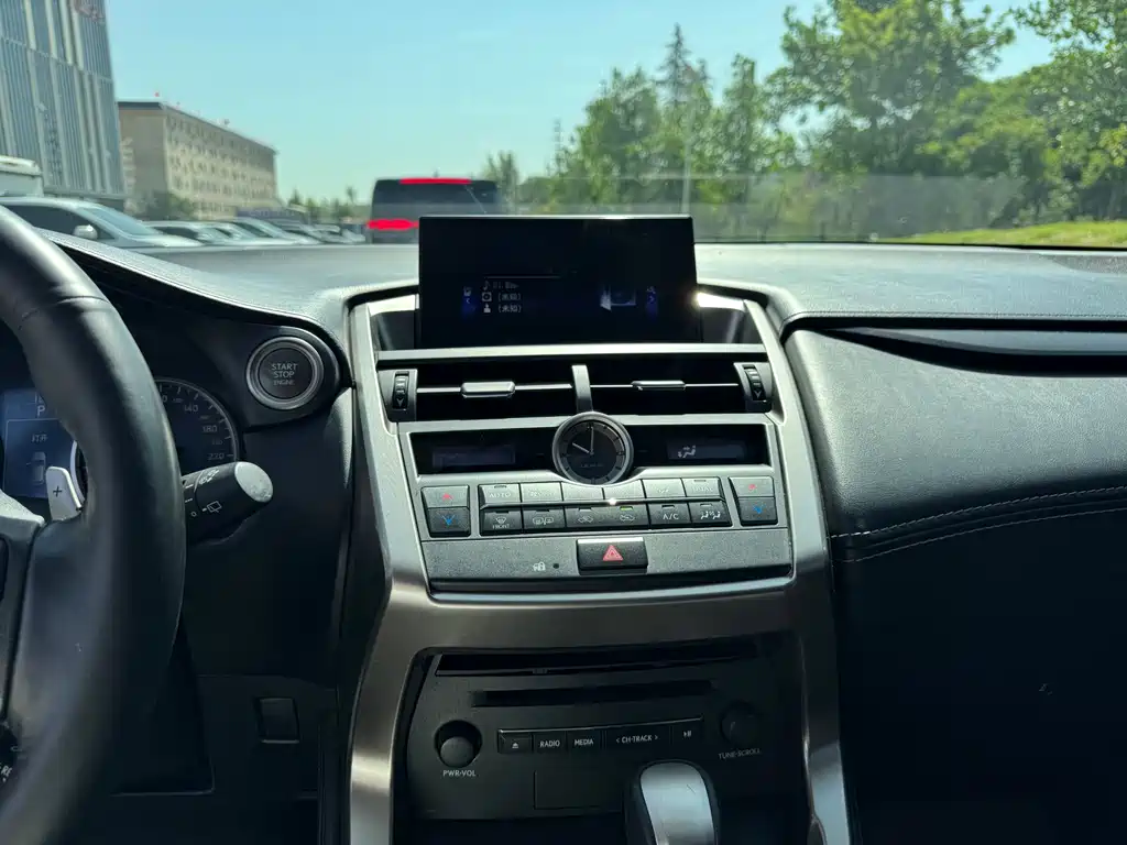 Lexus NX 200 t AWD Sharp Style