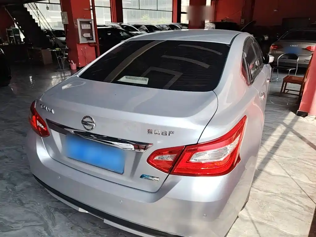 Teana 2.0 L XL-Upper Smart Style
