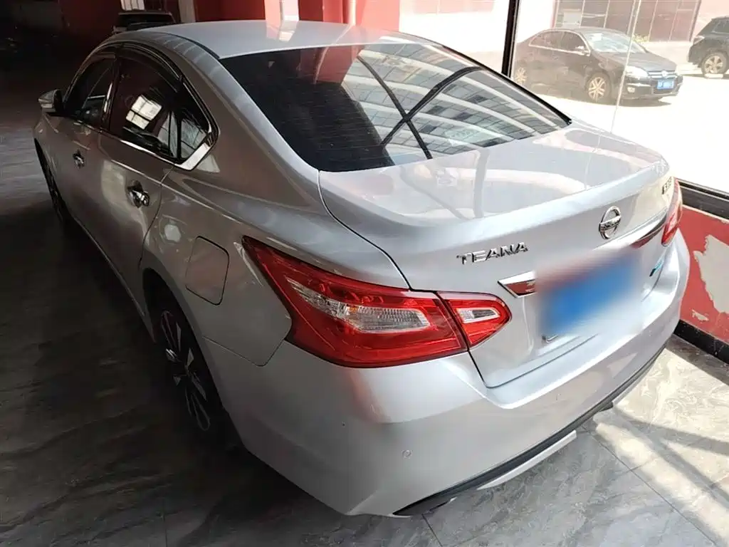 Teana 2.0 L XL-Upper Smart Style