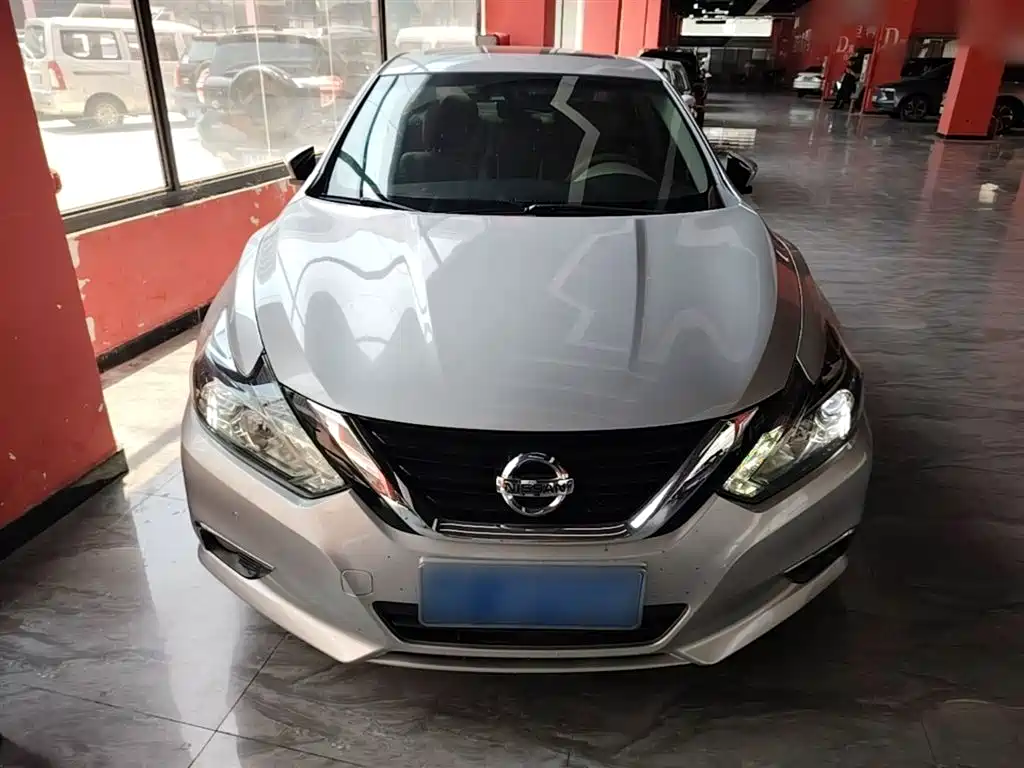 Teana 2.0 L XL-Upper Smart Style