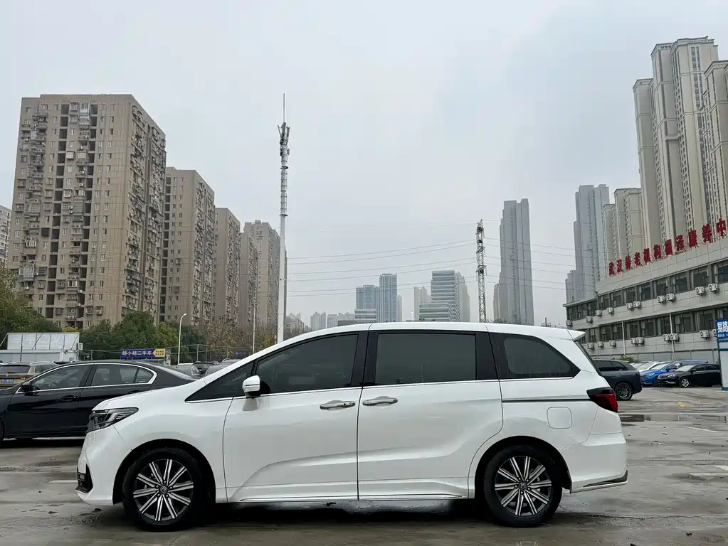 Odyssey 2.0 L e:HEV Sharp· Smart Enjoyment