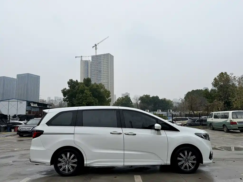 Odyssey 2.0 L e:HEV Sharp· Smart Enjoyment