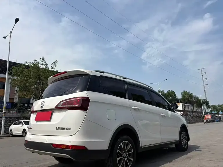 Baojun 730 1.5 T Manual Fashion 7-seat CN-VI