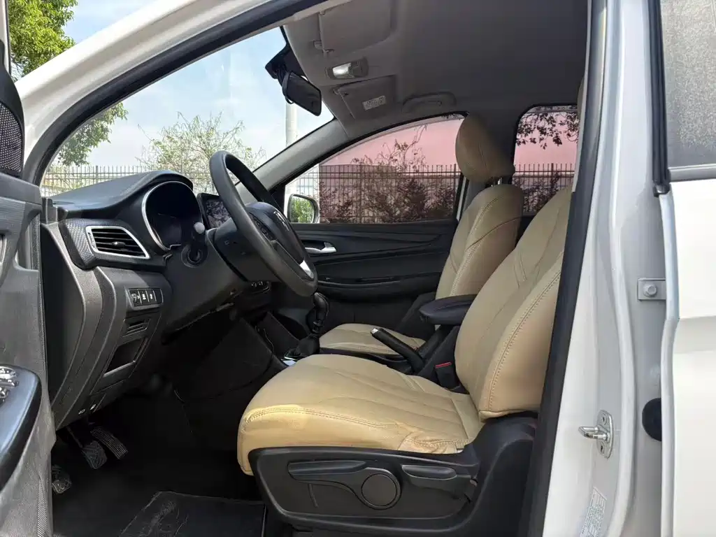 Baojun 730 1.5 T Manual Fashion 7-seat CN-VI