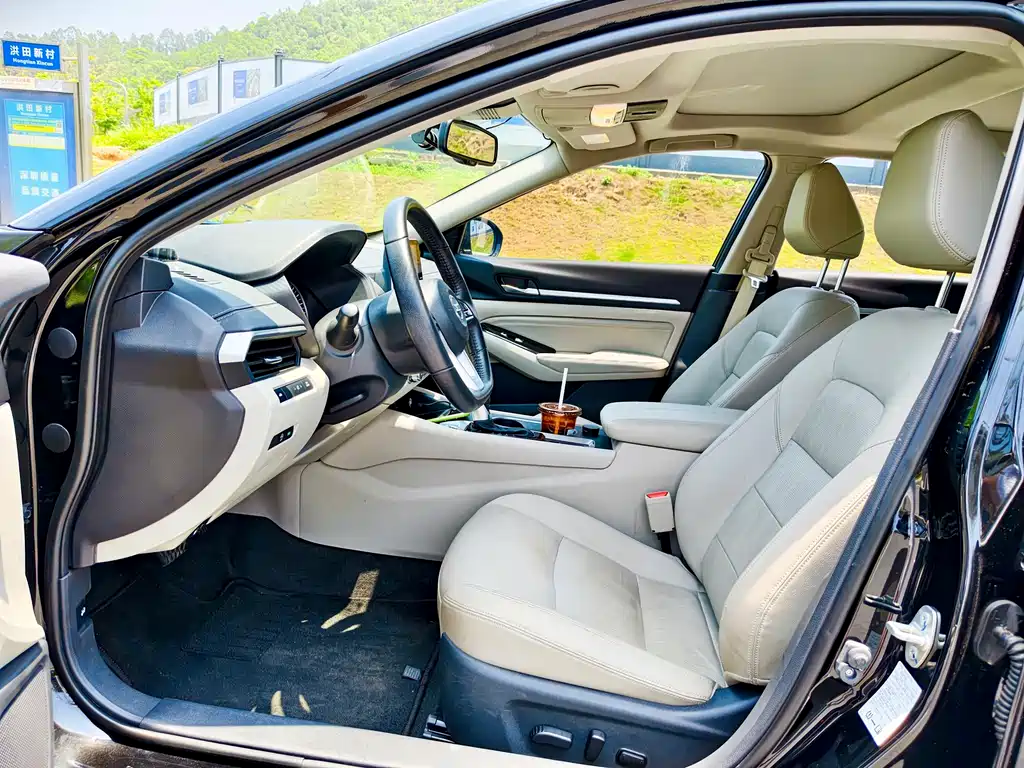 Teana Facelift 2.0 L XL Upper Smart Travel