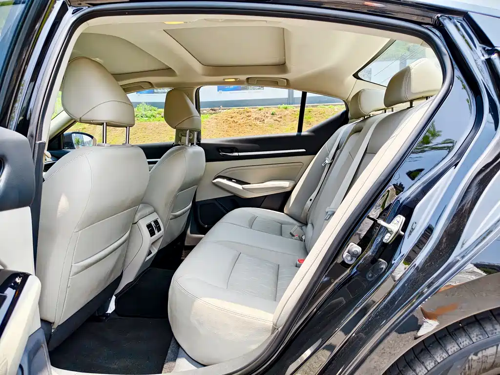 Teana Facelift 2.0 L XL Upper Smart Travel