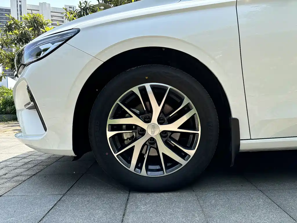 Emgrand 4 th Gen 1.5 L CVT Dragon