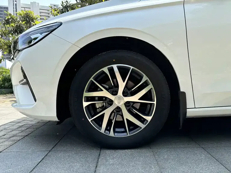 Geely Emgrand 4 th Gen 1.5 L CVT Dragon