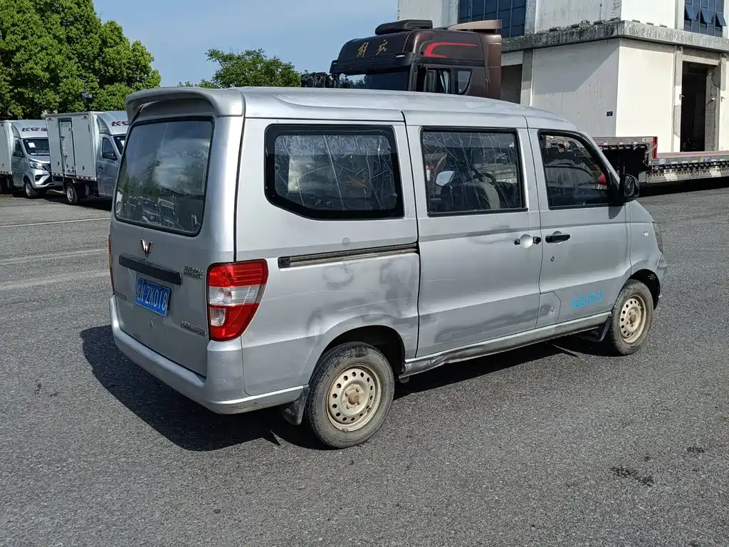 Wuling Zhiguang 五菱之光 2010款 1.0 L基本型