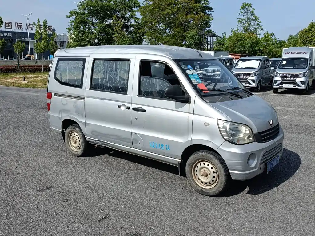 Wuling Zhiguang 五菱之光 2010款 1.0 L基本型