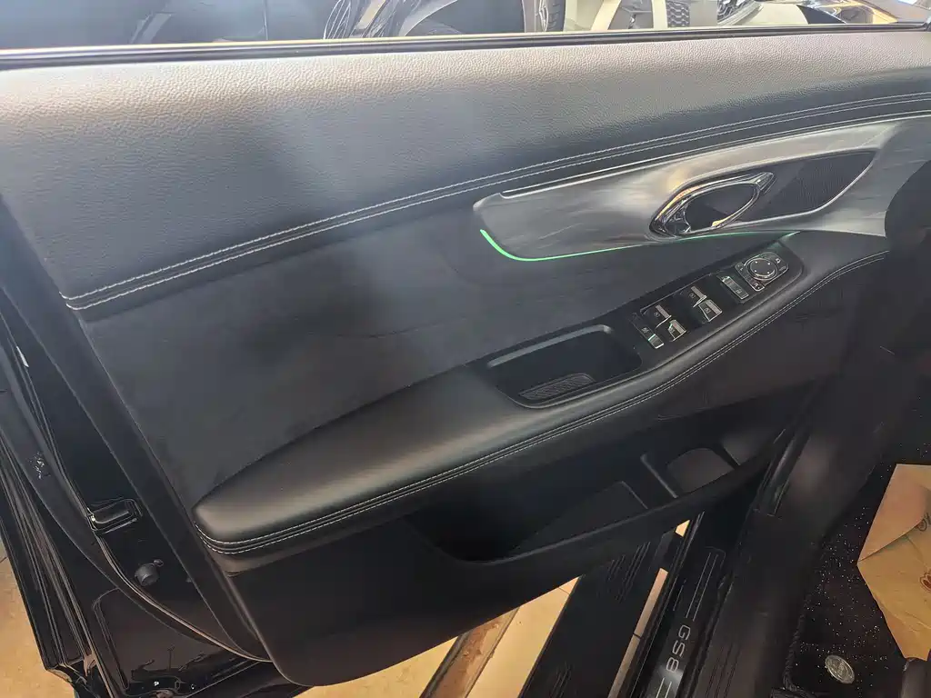GAC Trumpchi GS8 Dual Engine Series 2.0 TM 2 WD Distinguished (7-seat)