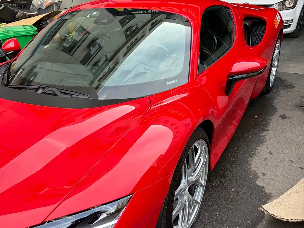SF90 3.9 T V8 Stradale