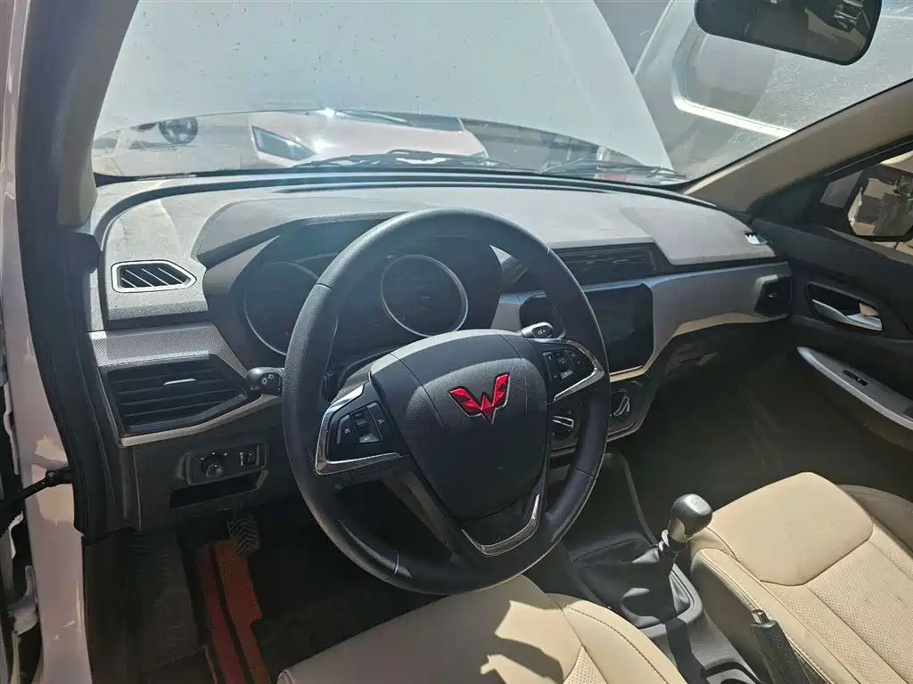 Wuling Hongguang Facelift 1.5 L S Comfort Electric Assist LAR