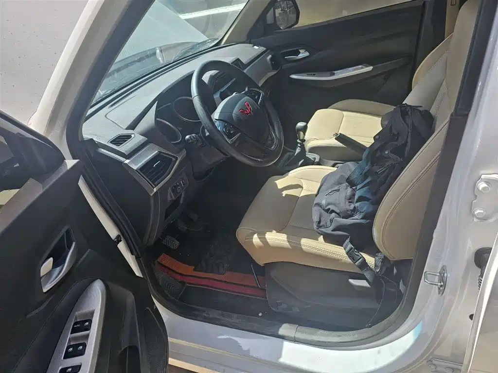 Wuling Hongguang Facelift 1.5 L S Comfort Electric Assist LAR