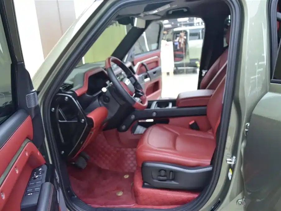 Land Rover Defender 110 P400 Dark Special Edition