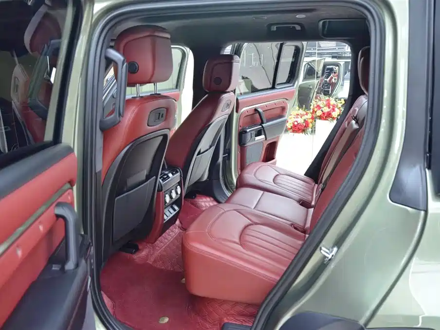 Land Rover Defender 110 P400 Dark Special Edition