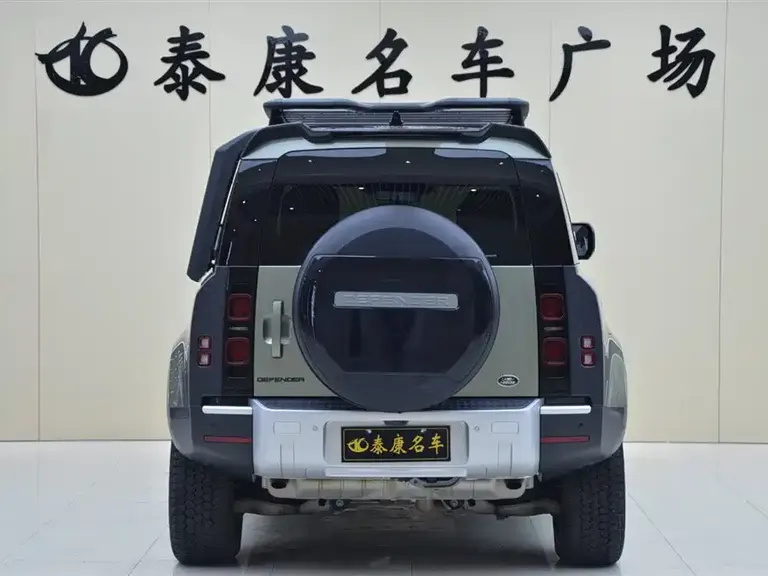 Land Rover Defender 110 P400 Dark Special Edition