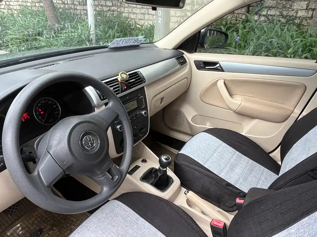 Bora 1.6 L Manual Fashion
