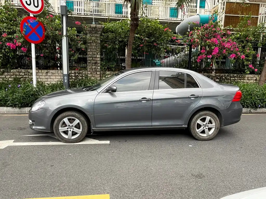 Bora 1.6 L Manual Fashion