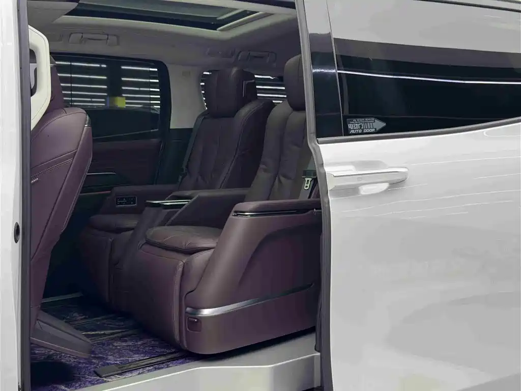 Century 2.0 T 7-seat Heritage