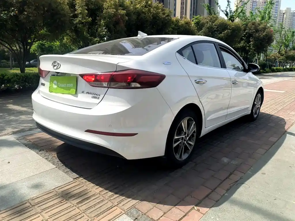 Elantra 1.6 L Auto 15 Anniversary Special Edition