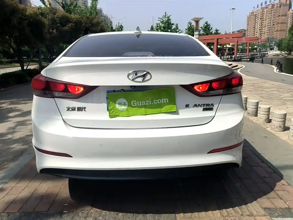 Elantra 1.6 L Auto 15 Anniversary Special Edition