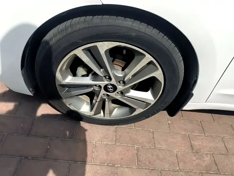 Hyundai Elantra 1.6 L Auto 15 Anniversary Special Edition