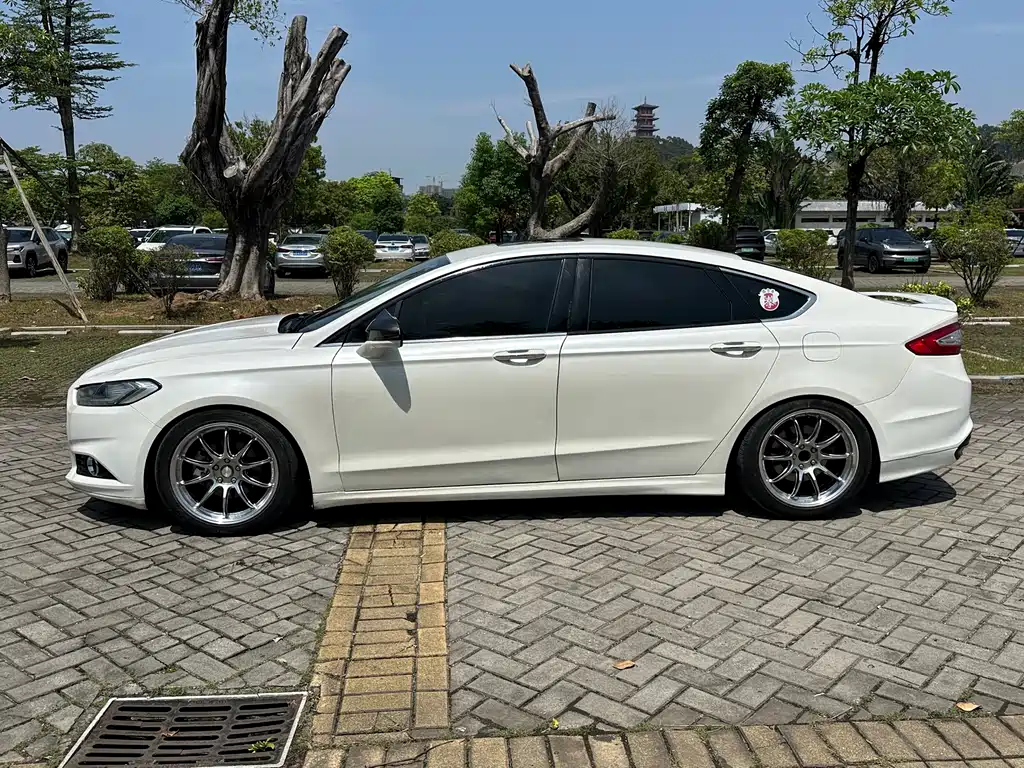 Mondeo 2.0 L GTDi240 Luxury Sport